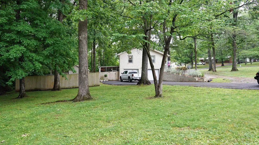 100 Canary Drive Dickson TN 37055