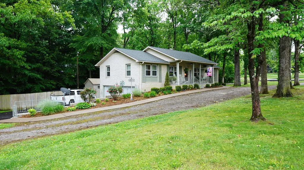 100 Canary Drive Dickson TN 37055