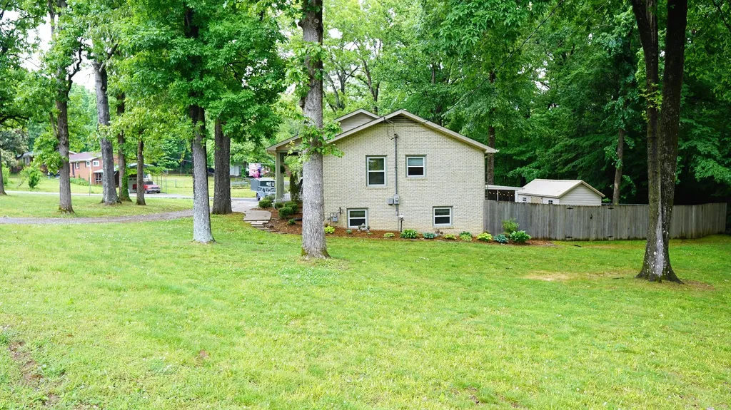 100 Canary Drive Dickson TN 37055