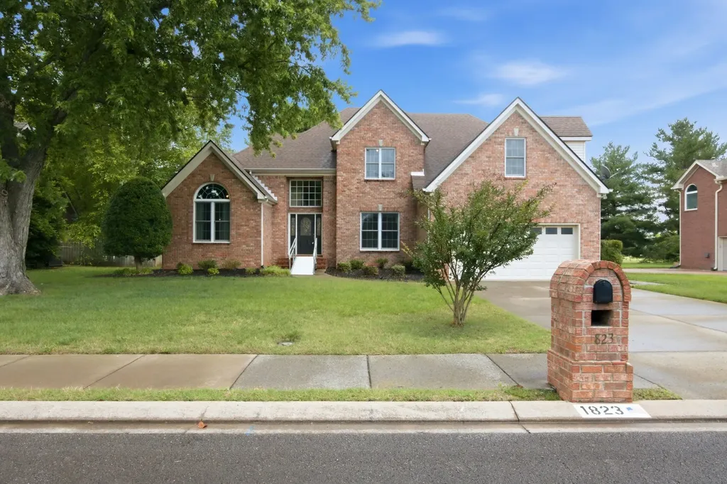 1823 Azure Way Murfreesboro TN 37128