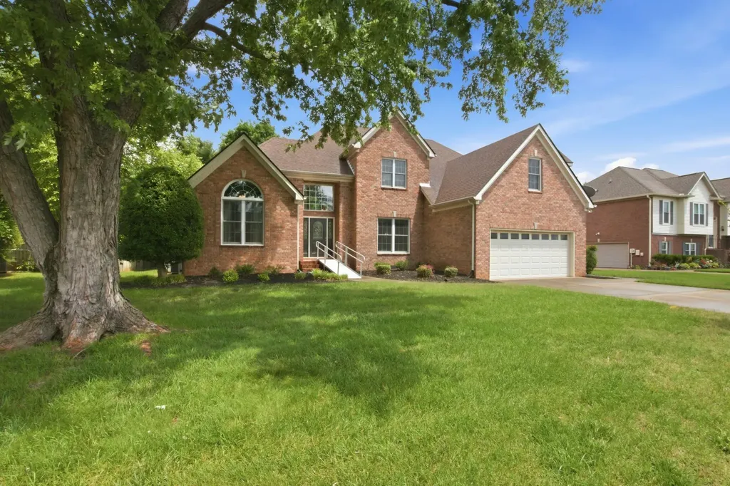 1823 Azure Way Murfreesboro TN 37128