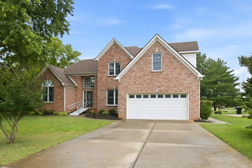 1823 Azure Way Murfreesboro TN 37128