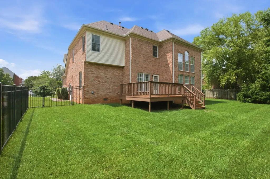 1823 Azure Way Murfreesboro TN 37128