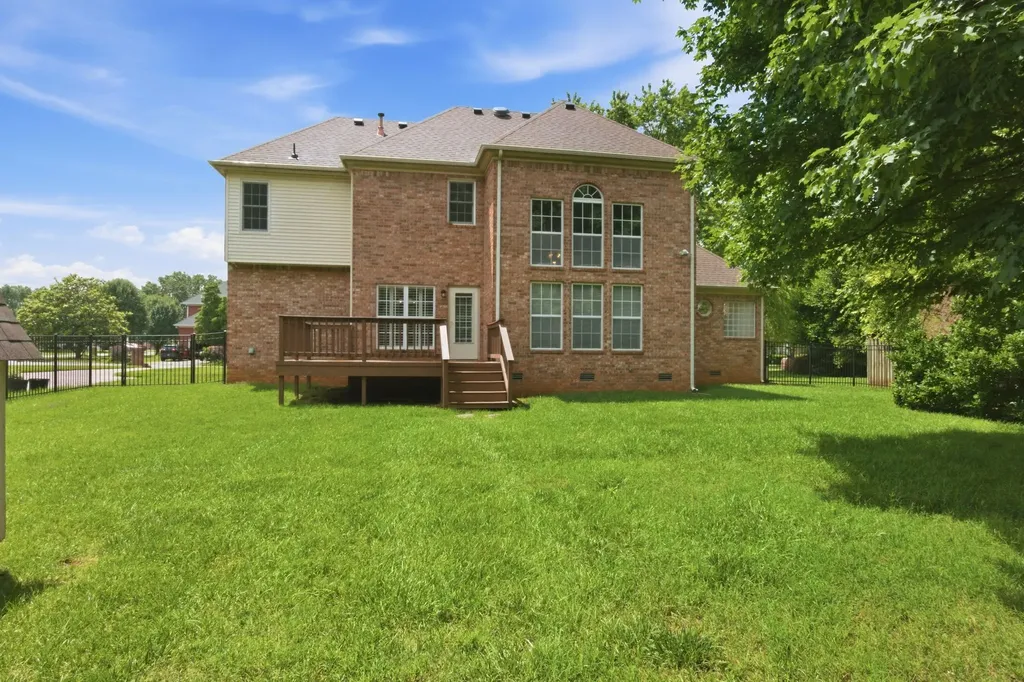 1823 Azure Way Murfreesboro TN 37128