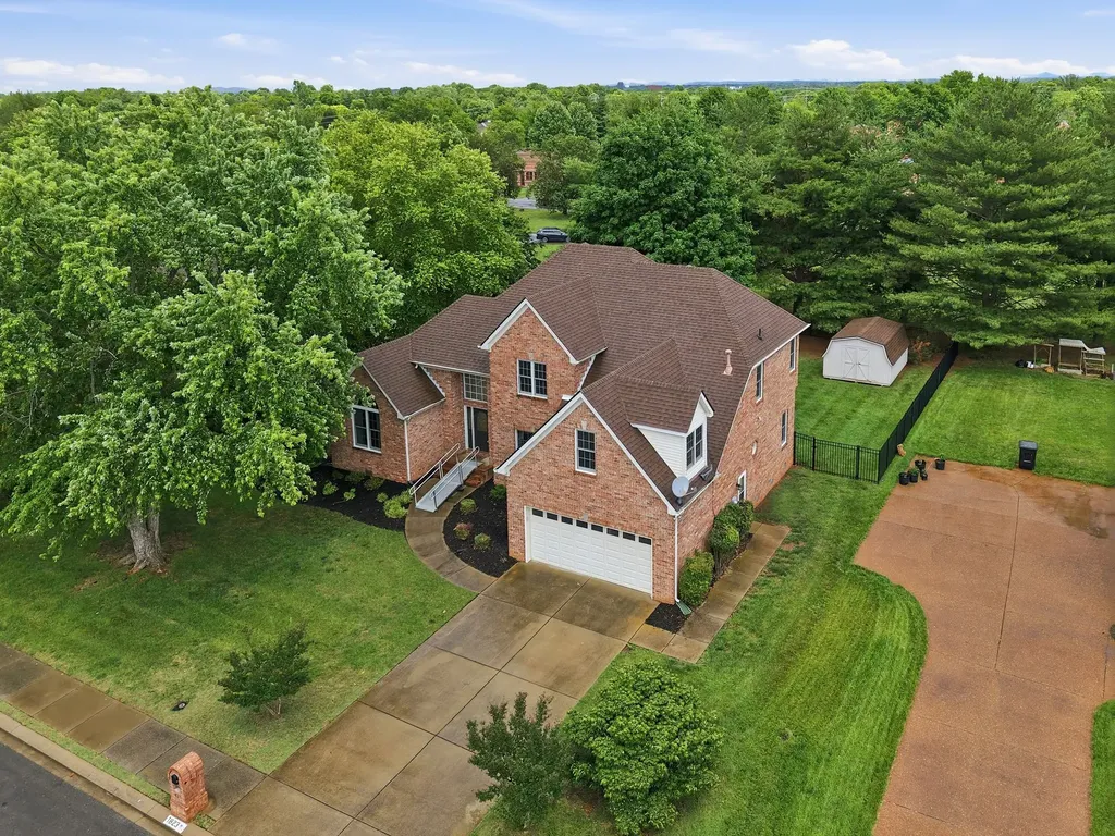 1823 Azure Way Murfreesboro TN 37128