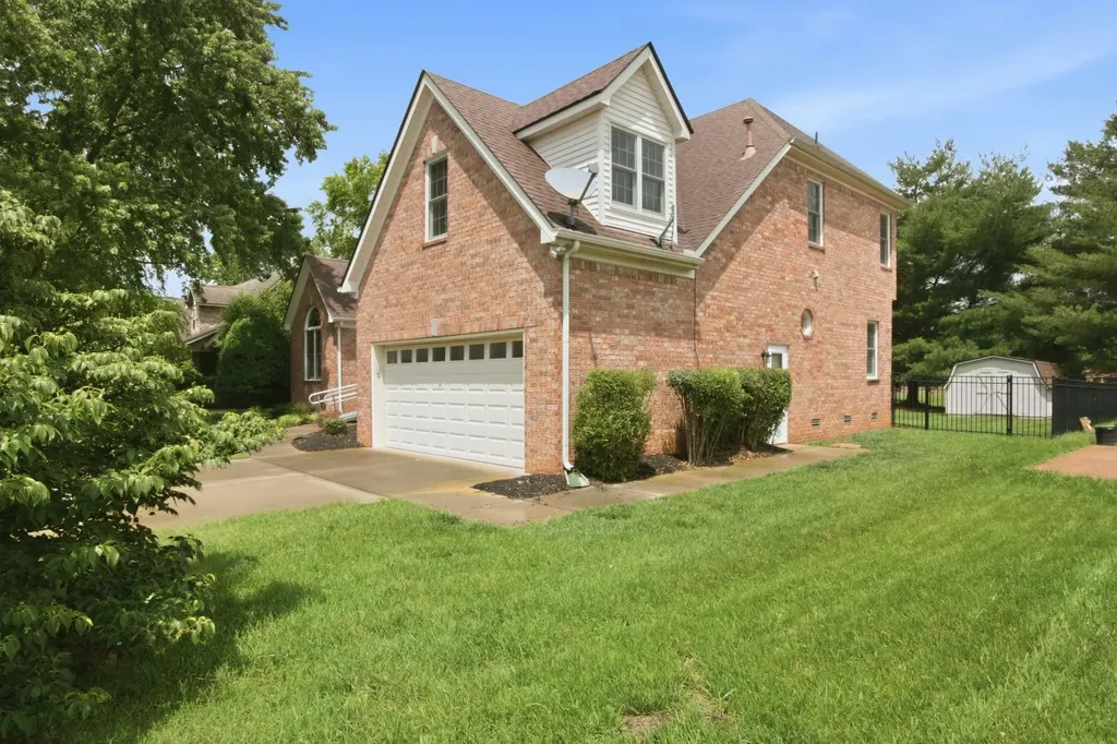 1823 Azure Way Murfreesboro TN 37128