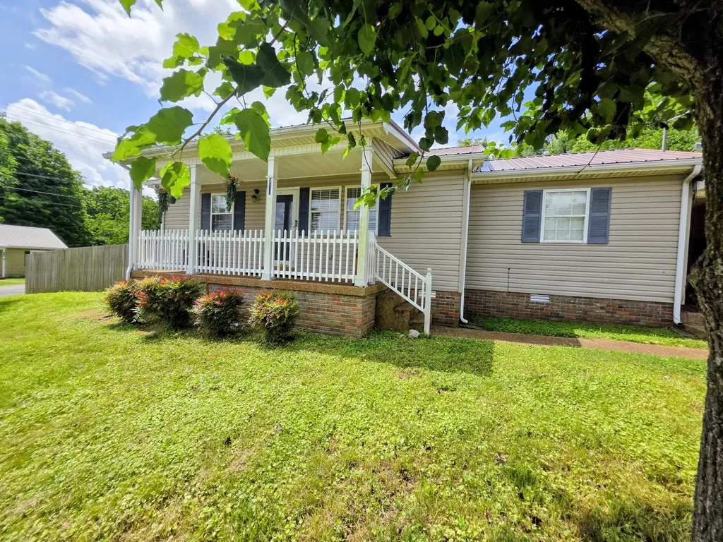 108 Arnold Street Centerville TN 37033