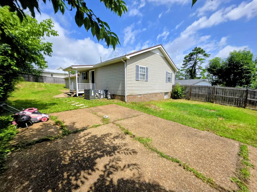 108 Arnold Street Centerville TN 37033
