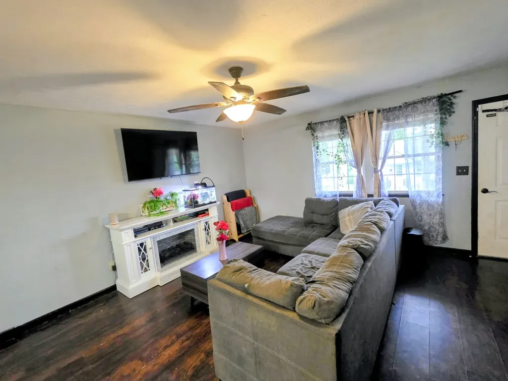 108 Arnold Street Centerville TN 37033