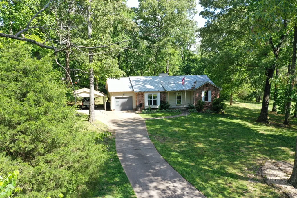 1404 Windhill Court Greenbrier TN 37073