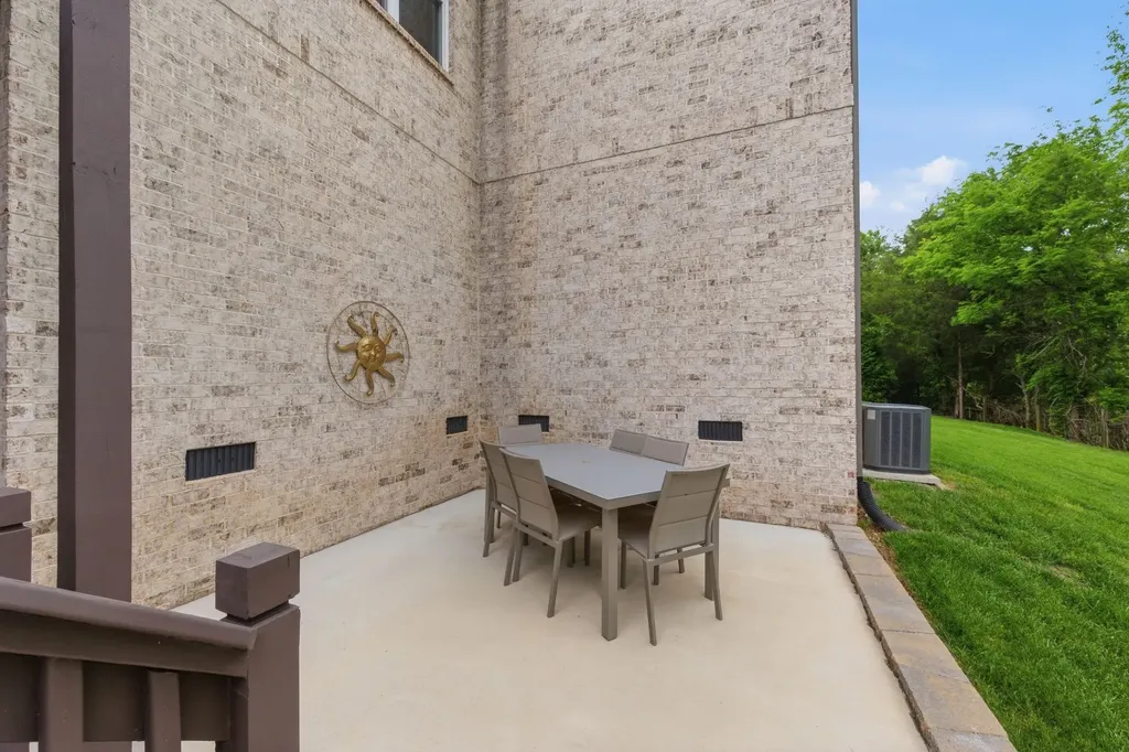 971 Nashs Nook Columbia TN 38401