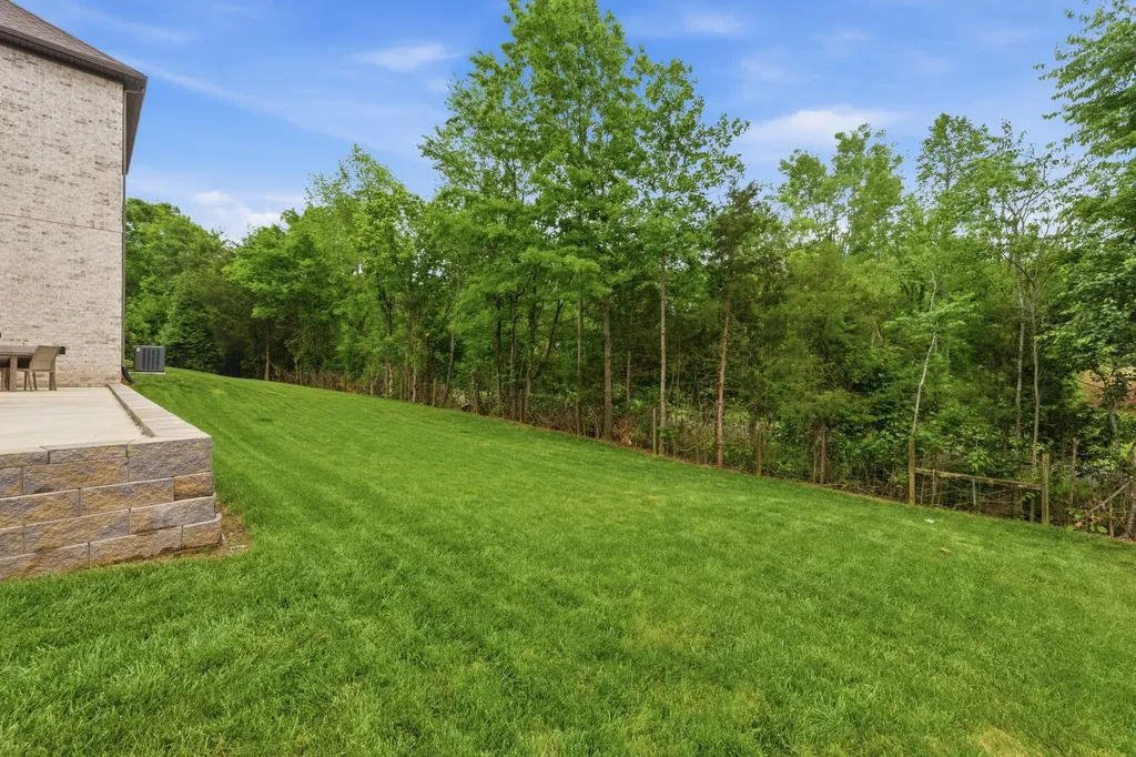 971 Nashs Nook Columbia TN 38401
