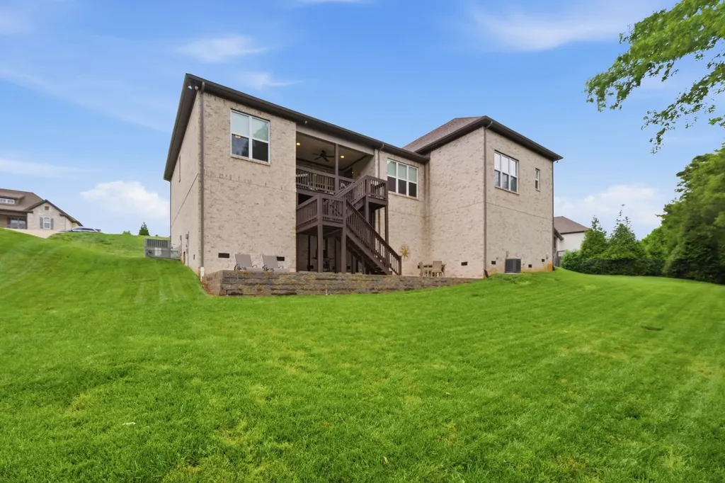 971 Nashs Nook Columbia TN 38401