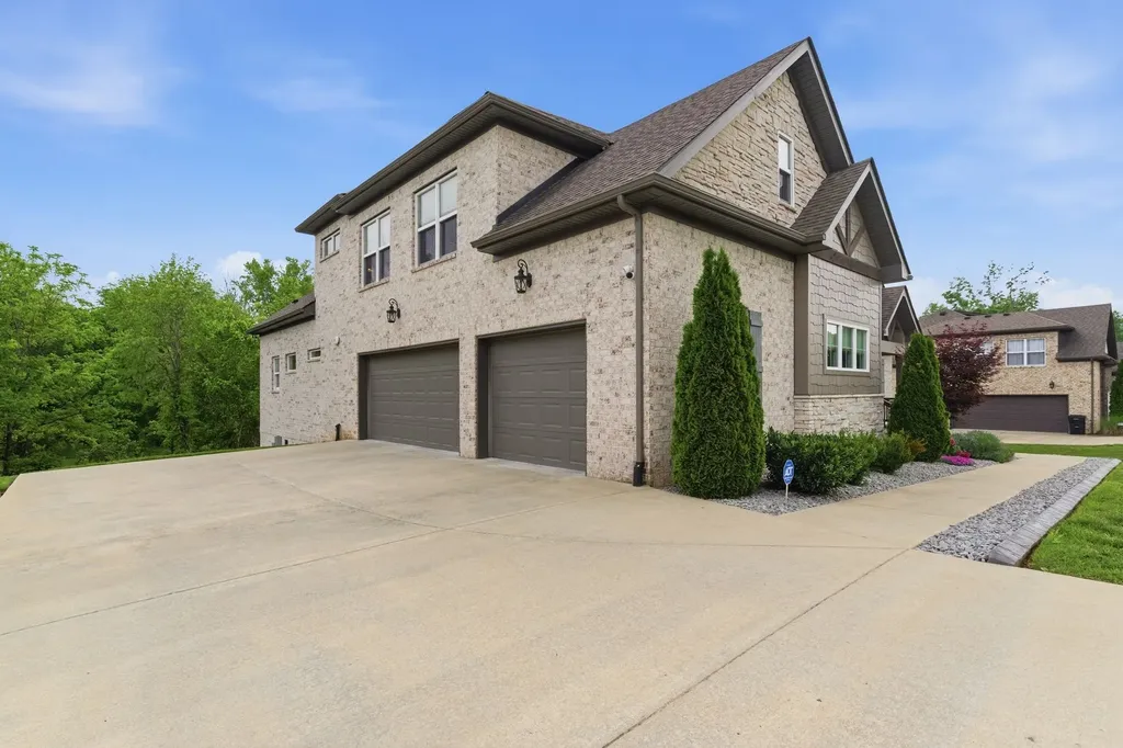 971 Nashs Nook Columbia TN 38401