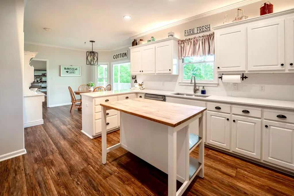 4038 Foxfield Drive Columbia TN 38401