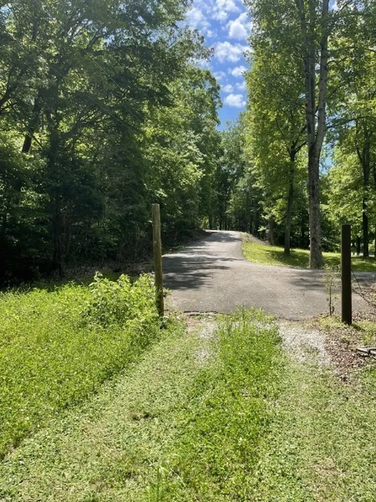 201 Post Road Waverly TN 37185