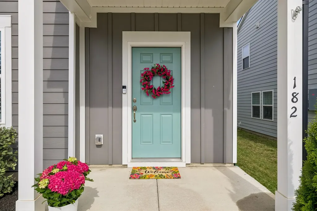 182 Oasis Drive La Vergne TN 37086