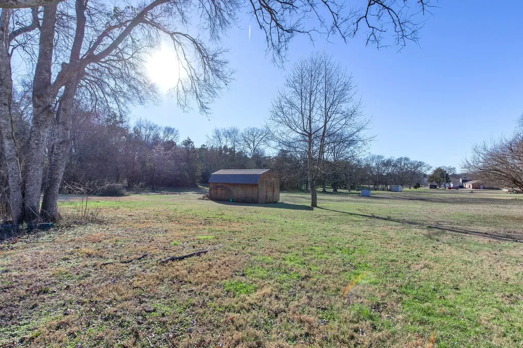 557 Peach Valley Road Gallatin TN 37066