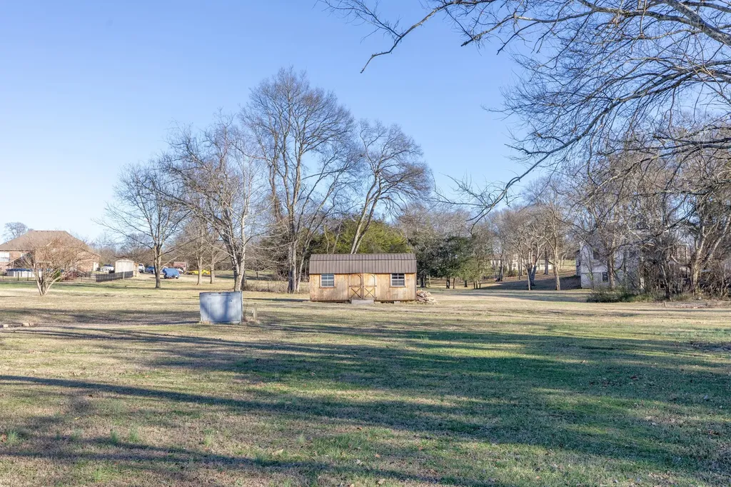 557 Peach Valley Road Gallatin TN 37066