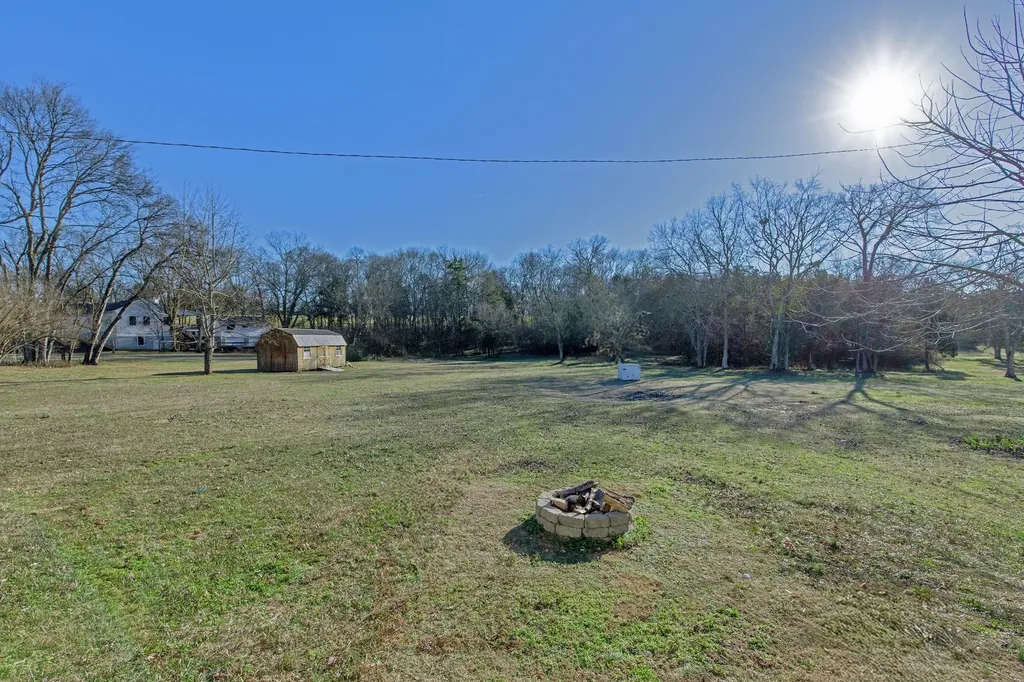 557 Peach Valley Road Gallatin TN 37066