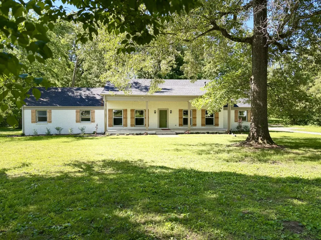 104 W Longview Drive Portland TN 37148