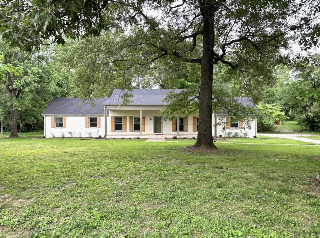 104 W Longview Drive Portland TN 37148