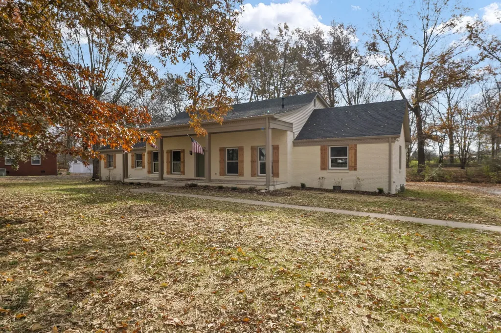 104 W Longview Drive Portland TN 37148