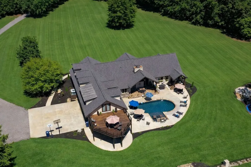 2622 Poplar Knoll Drive Columbia TN 38401