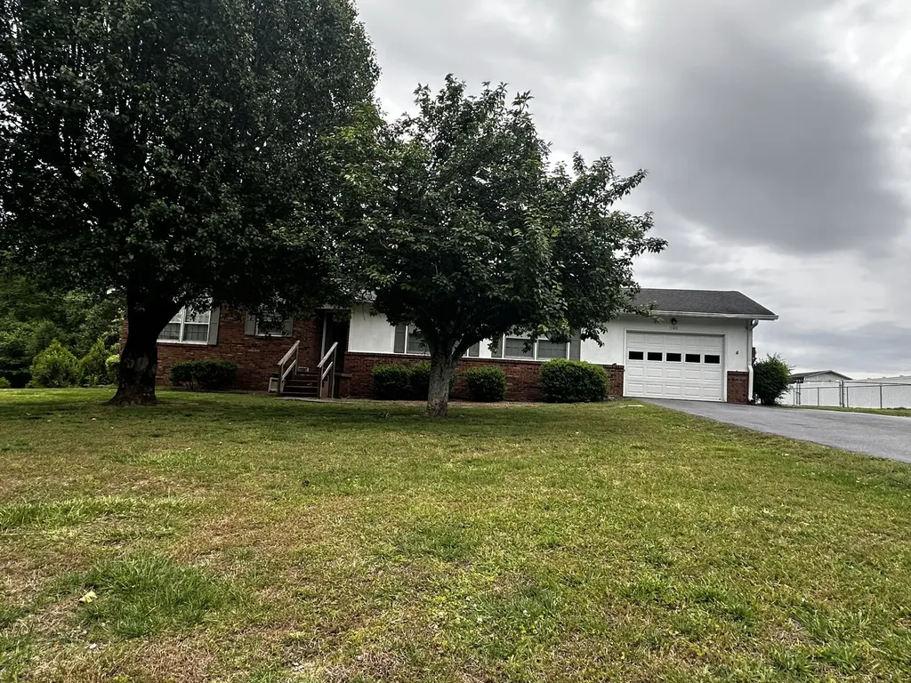 1580 Branch Drive Lawrenceburg TN 38464