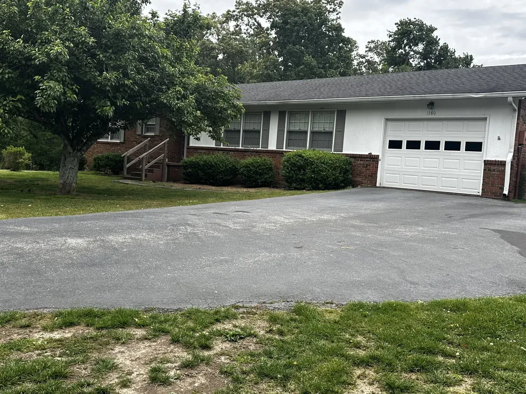 1580 Branch Drive Lawrenceburg TN 38464