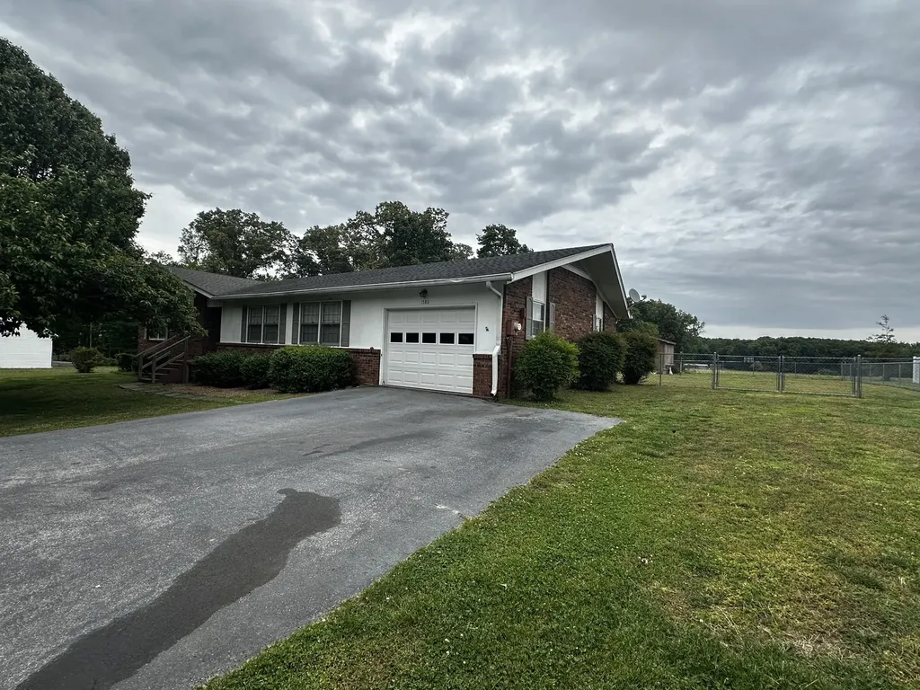 1580 Branch Drive Lawrenceburg TN 38464