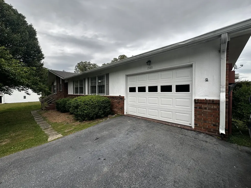 1580 Branch Drive Lawrenceburg TN 38464