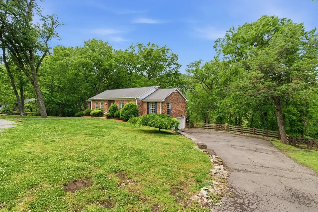 5802 Vine Ridge Drive Nashville TN 37205