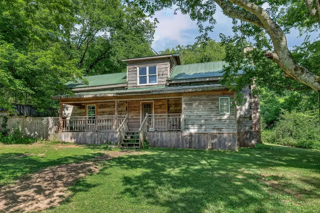 111 Buford Hughey Road Dellrose TN 38453