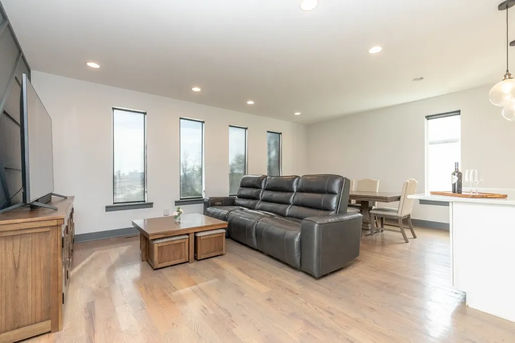 1208 Avondale Circle Nashville TN 37207