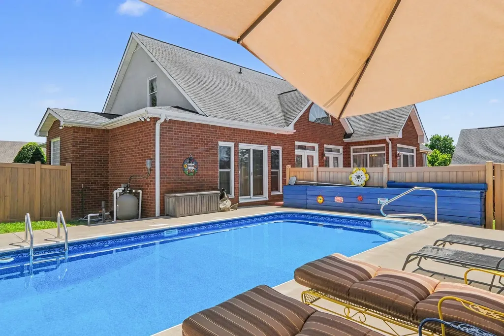 2009 Brunswick Drive Lebanon TN 37087