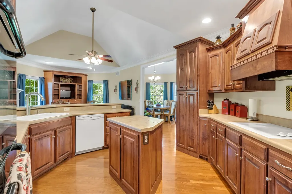 2828 Bains Road, E Hillsboro TN 37342