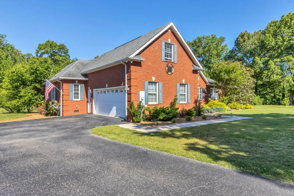 2828 Bains Road, E Hillsboro TN 37342