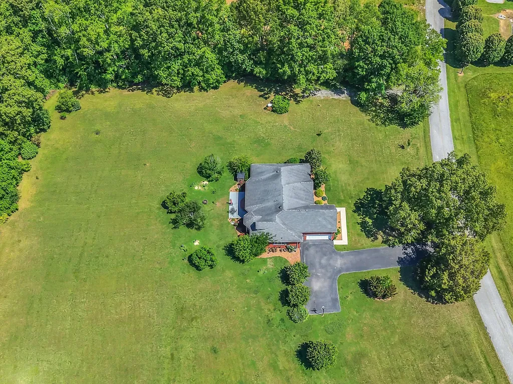 2828 Bains Road, E Hillsboro TN 37342