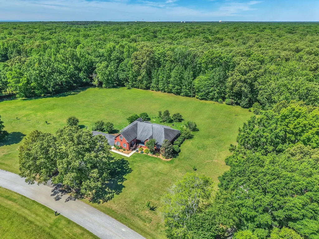 2828 Bains Road, E Hillsboro TN 37342