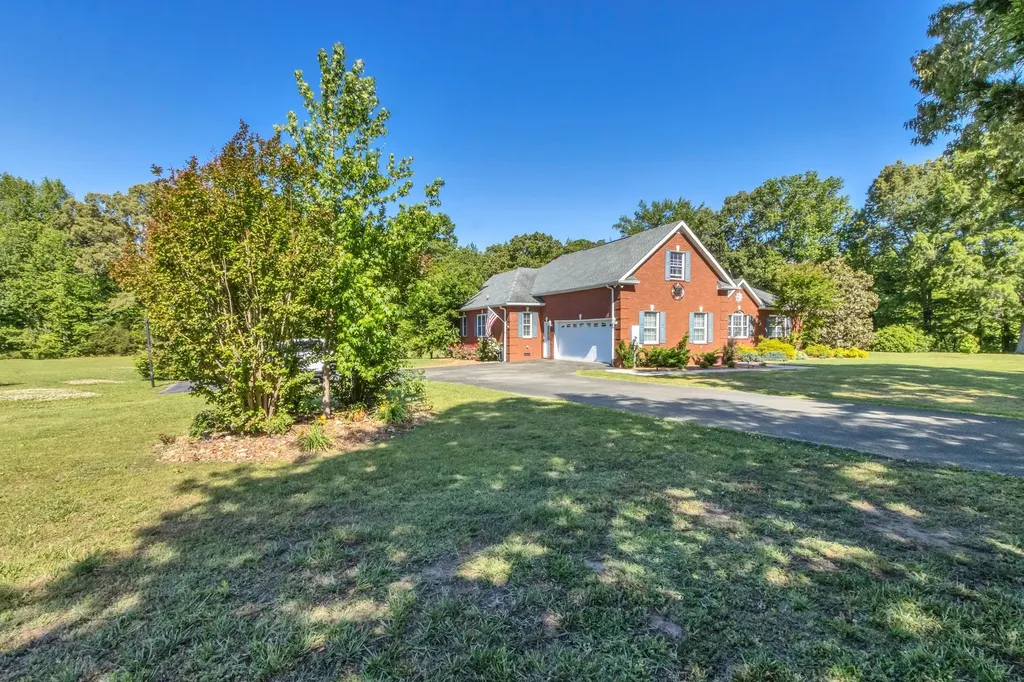 2828 Bains Road, E Hillsboro TN 37342