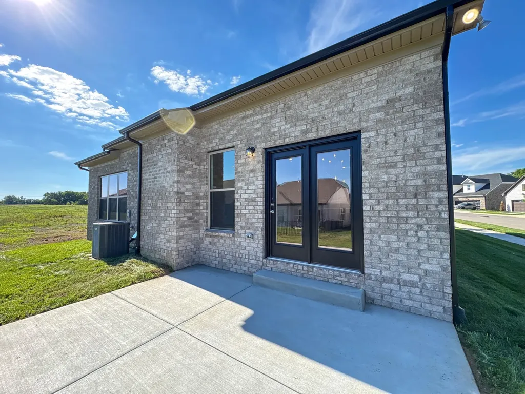 101 Turf Way Street Gallatin TN 37066