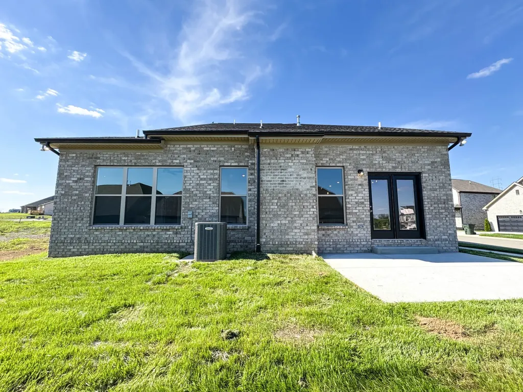 101 Turf Way Street Gallatin TN 37066
