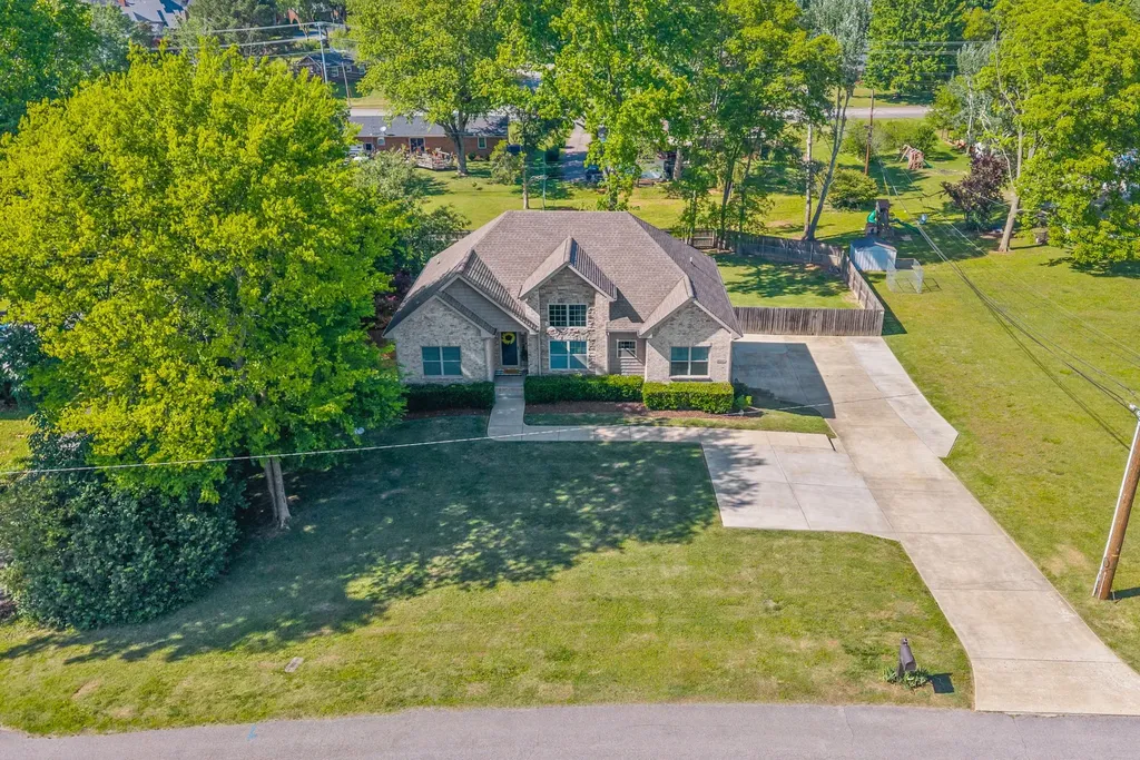 2097 Landon Road Clarksville TN 37043