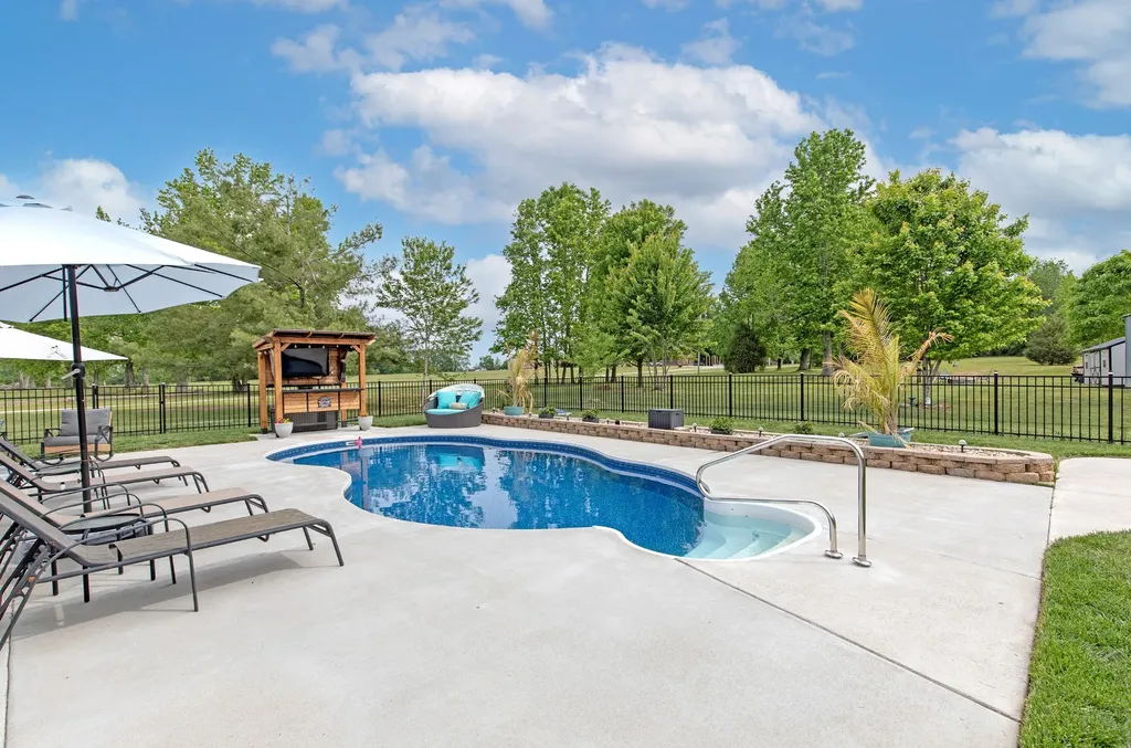 3030 Highway 25w Cottontown TN 37048