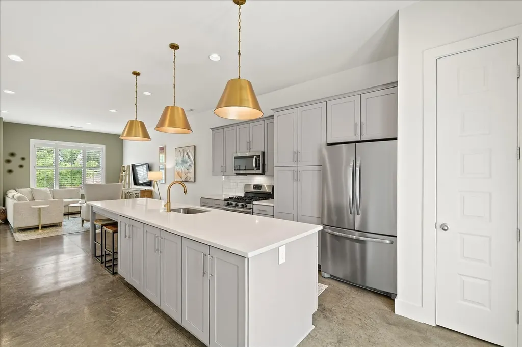 678 James Avenue Nashville TN 37209