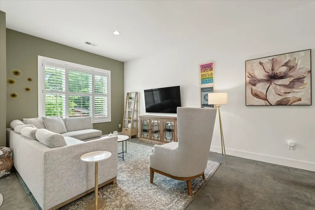 678 James Avenue Nashville TN 37209