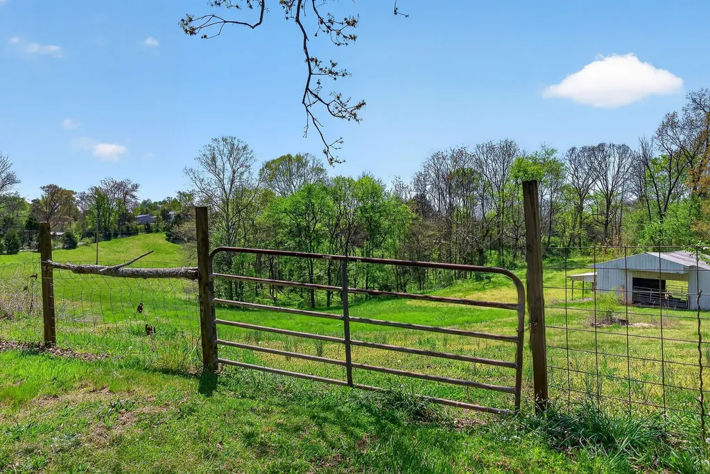 463 Franks Ferry Road Sparta TN 38583