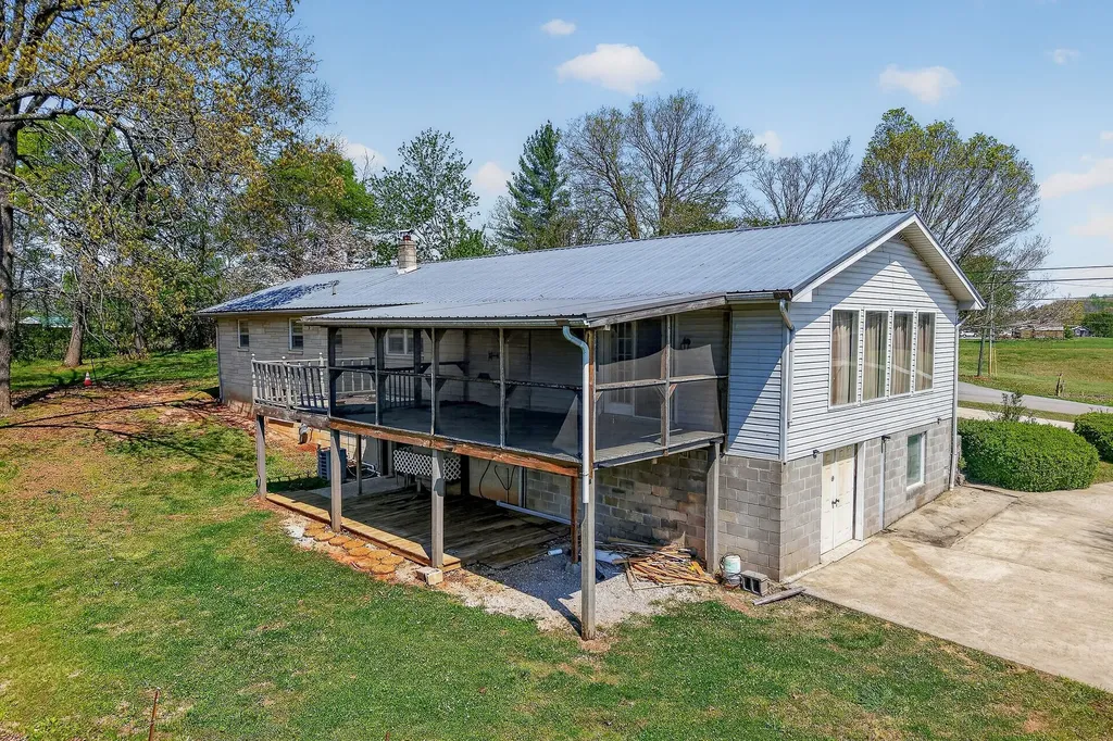 463 Franks Ferry Road Sparta TN 38583