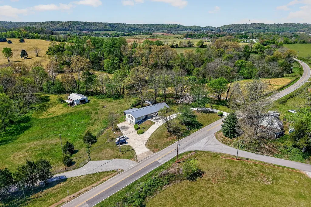 463 Franks Ferry Road Sparta TN 38583